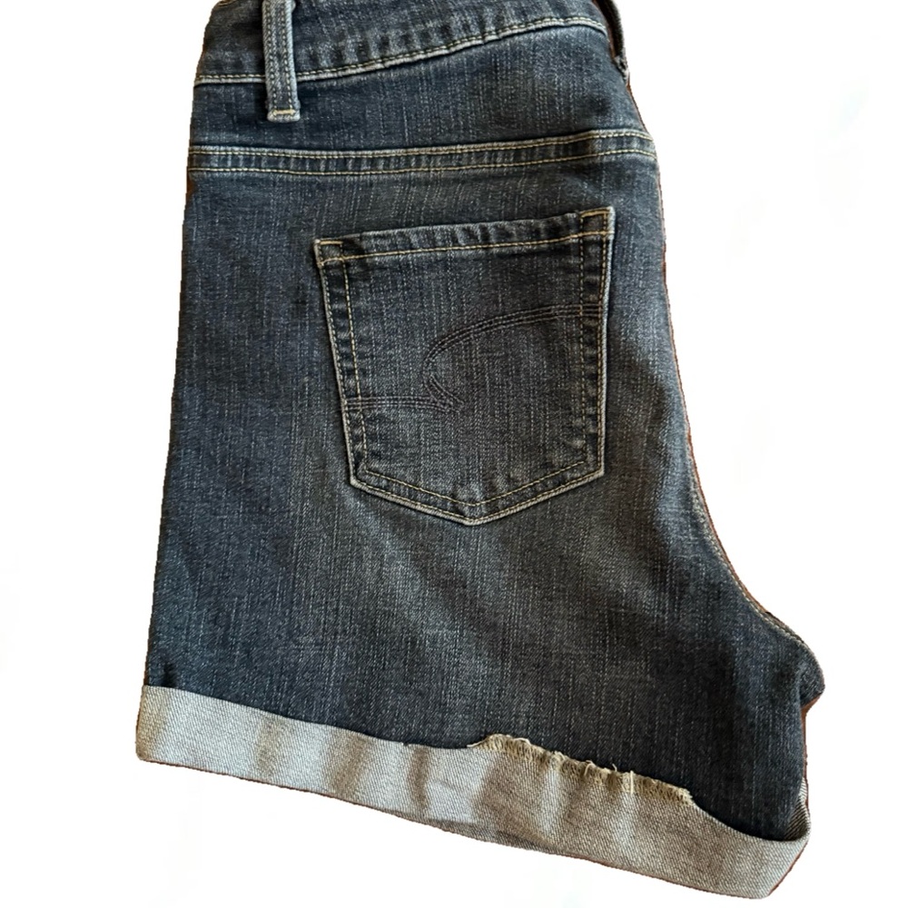 Time and Tru Dark Wash Mid Rise Denim Jean Shorts with Cuffed Hem Size 10 - Picture 3 of 4